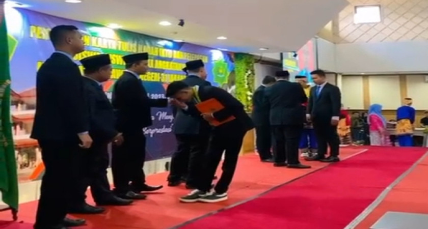 Penyerahan Karya Tulis Ilmiah dan Pelepasan Siswa dan Siswi Kelas IX Angkatan ke - 15 Madrasah Tsanawiyah Negeri 31 Jakarta Timur