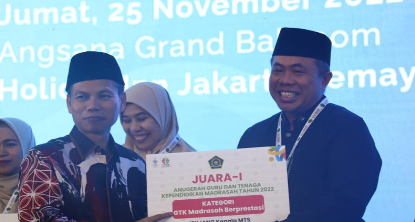 Kamad MTsN 31 Jakarta, Salah Satu Penerima Anugerah Prestasi Tingkat Nasional