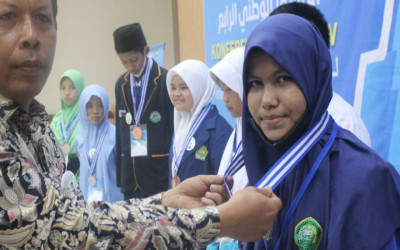Ikuti Beberapa Tahapan, Siswi MTsN 31 Raih Medali Tingkat Nasional